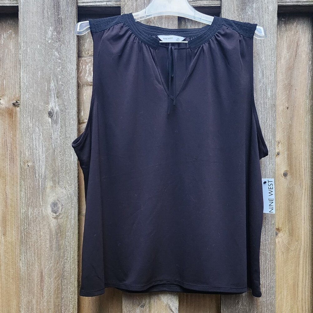 *NWT* XXL Nine West Tie-Front Key Hole Sleeveless blouse